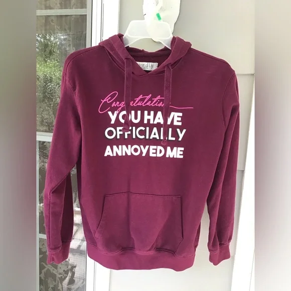 Wound Up Juniors Long Sleeve Graphic hoodie Sweatshirt Burgundy Womens Sz XS GUC - Picture 2 of 12